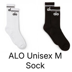 NWT Unisex Medium ALO Yoga Black and White Athletic Socks - 2 Pack
